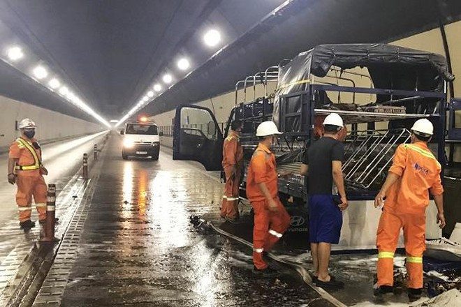Vụ cháy khiến hầm đường bộ Hải Vân phải phong tỏa trong 30 phút - ẢNH: NGUYỄN TÚ
