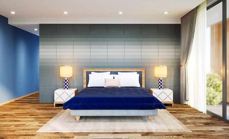 Trong phòng ngủ chính, ranh giới mờ đi giữa bên trong và bên ngoài nhờ cửa kính trượt. Trong phòng ngủ chính, ranh giới mờ đi giữa bên trong và bên ngoài nhờ cửa kính trượt.