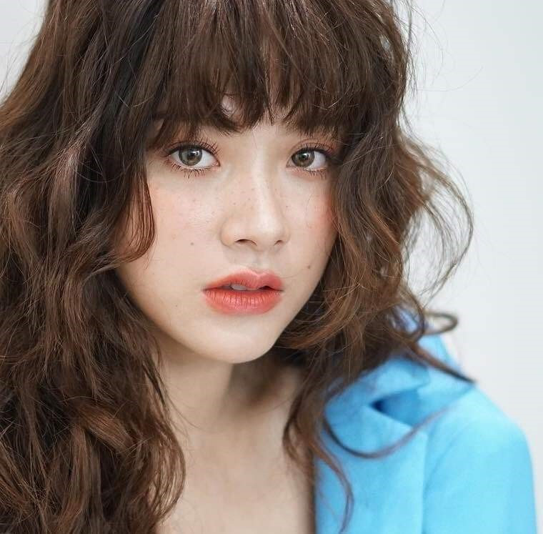 Từ mặt mộc hay những kiểu trang điểm lạ lẫm cũng không làm khó được nhan sắc của Baifern. Ảnh: IG.