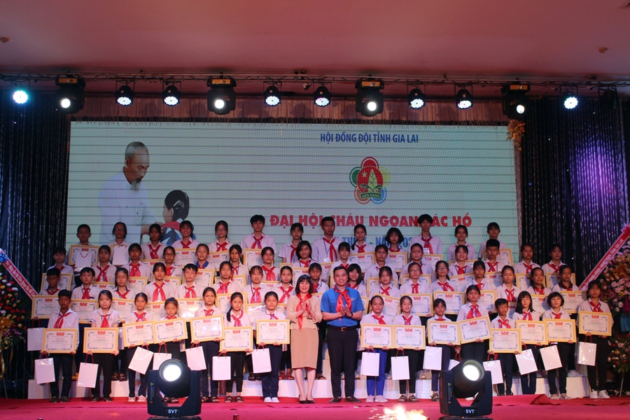 200 đội viên, thiếu nhi tiêu biểu được tuyên dương tại Đại hội. Ảnh: Phan Lài