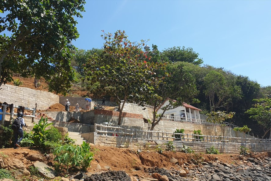 Người dân phá rừng phòng hộ, xâm lấn danh thắng Ba Làng An. Ảnh: Thanh Chung Người dân phá rừng phòng hộ, xâm lấn danh thắng Ba Làng An. Ảnh: Thanh Chung