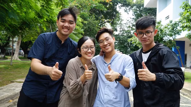 Nhóm bạn trẻ Việt tạo nên sự tự hào khi thắng giải công nghệ Google. Ảnh: LÊ NAM