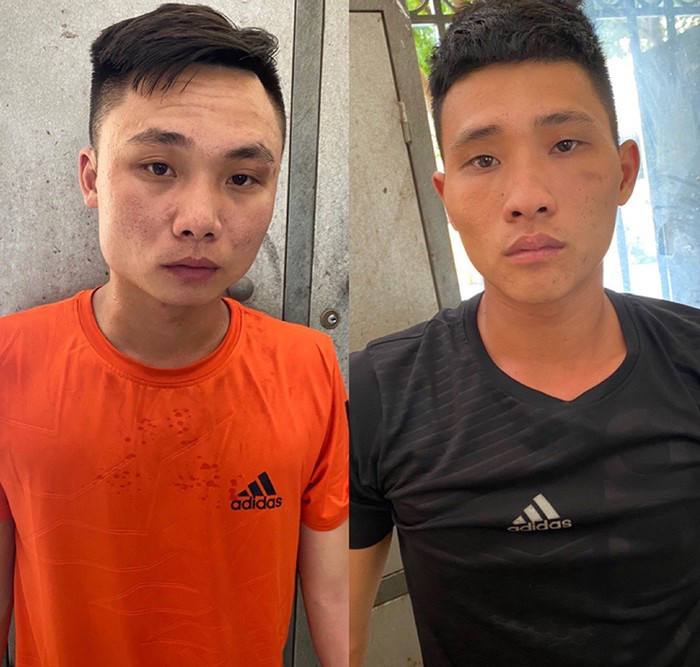 Hai đối tượng Kiên (áo phông đỏ) và Mạnh. Hai đối tượng Kiên (áo phông đỏ) và Mạnh.