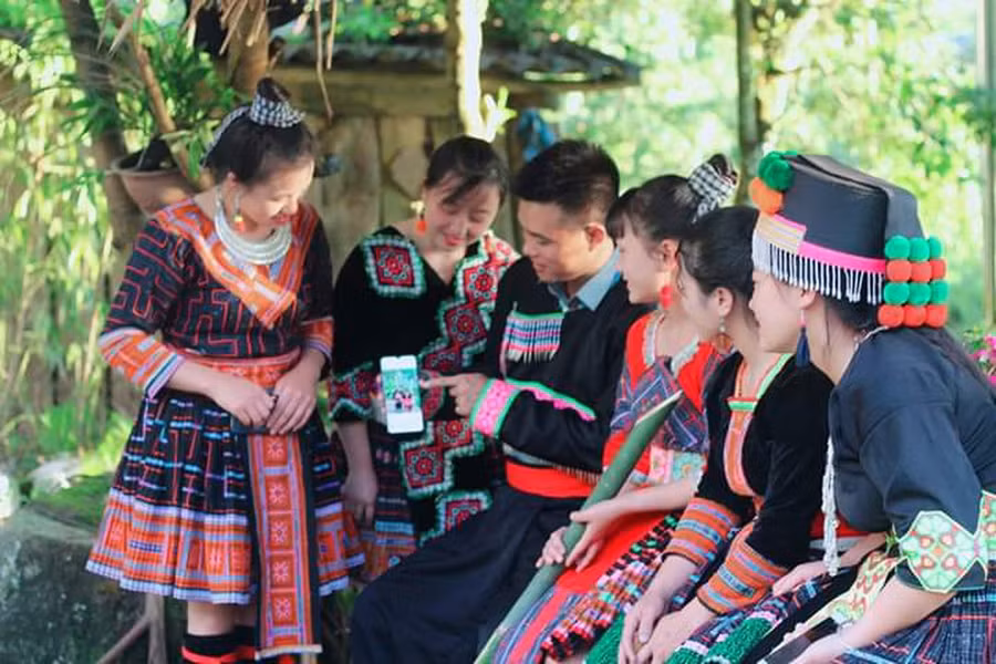 Du khách thích thú khi được tiếp xúc, giao lưu để tìm hiểu văn hóa của người dân ở bản. Mới được đưa vào khai thác phát triển du lịch, nhưng điểm du lịch cộng đồng này đã chinh phục được cả những vị khách khó tính nhất