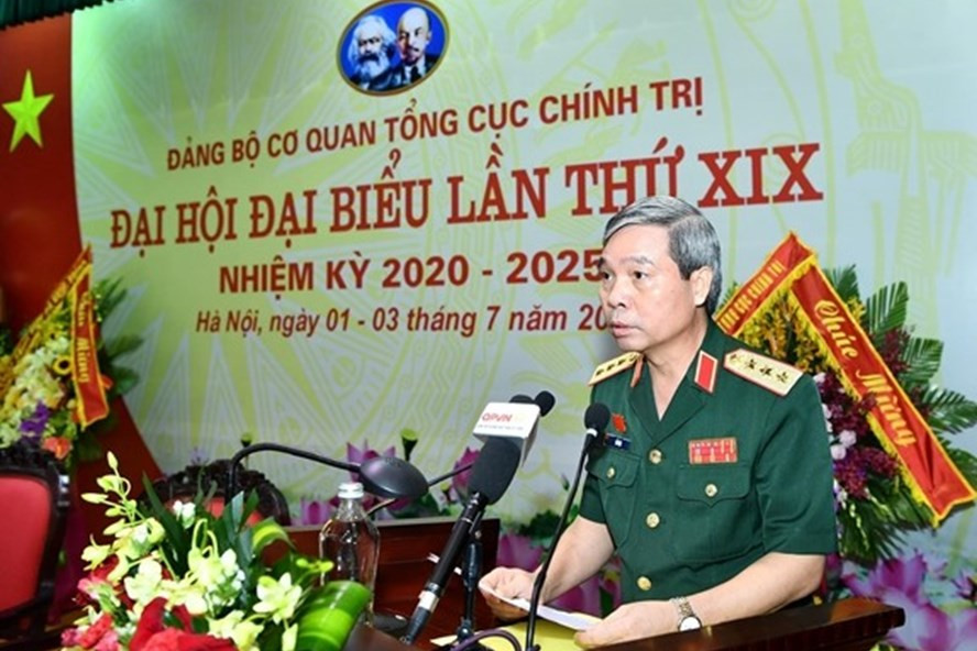 Thượng tướng Đỗ Căn, Bí thư Đảng ủy Cơ quan TCCT nhiệm kỳ 2020-2025, Phó Chủ nhiệm TCCT phát biểu bế mạc đại hội. Ảnh QĐND Thượng tướng Đỗ Căn, Bí thư Đảng ủy Cơ quan TCCT nhiệm kỳ 2020-2025, Phó Chủ nhiệm TCCT phát biểu bế mạc đại hội. Ảnh QĐND