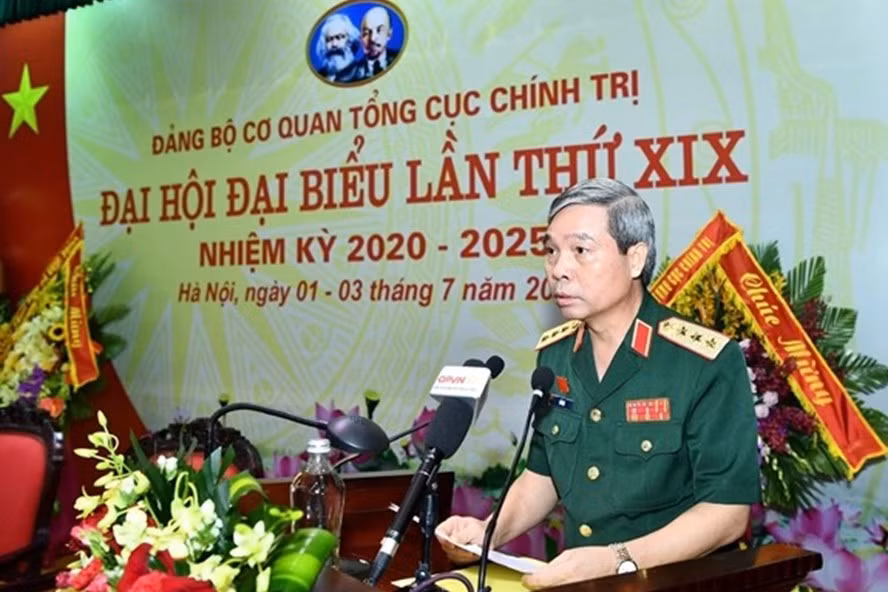 Thượng tướng Đỗ Căn, Bí thư Đảng ủy Cơ quan TCCT nhiệm kỳ 2020-2025, Phó Chủ nhiệm TCCT phát biểu bế mạc đại hội. Ảnh QĐND