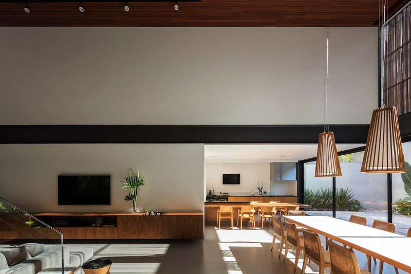 Ngoài kim loại, kính, thì bê tông cũng là một loại vật liệu quan trọng, tạo nên phần khung cho ngôi nhà. Ngoài kim loại, kính, thì bê tông cũng là một loại vật liệu quan trọng, tạo nên phần khung cho ngôi nhà.