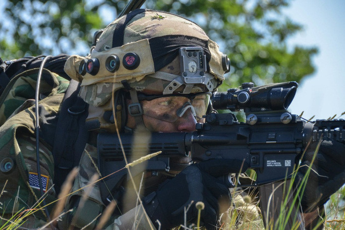  Súng máy M240B được sử dụng trong quân đội Mỹ. Ảnh: National Interest