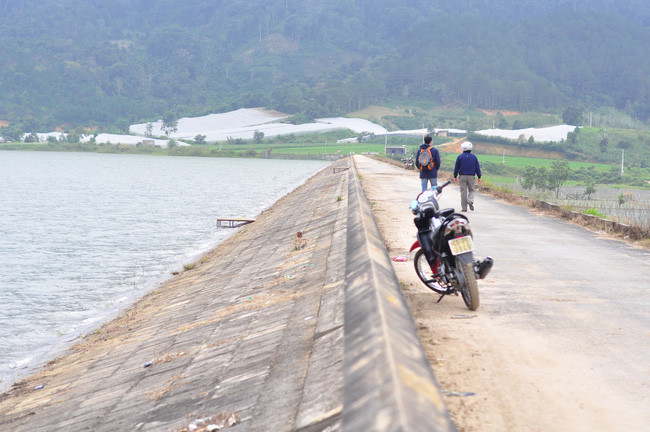 Con đập tại huyện Đơn Dương thường xuyên được kiểm tra, duy tu. Ảnh: P.V