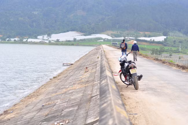 Con đập tại huyện Đơn Dương thường xuyên được kiểm tra, duy tu. Ảnh: P.V