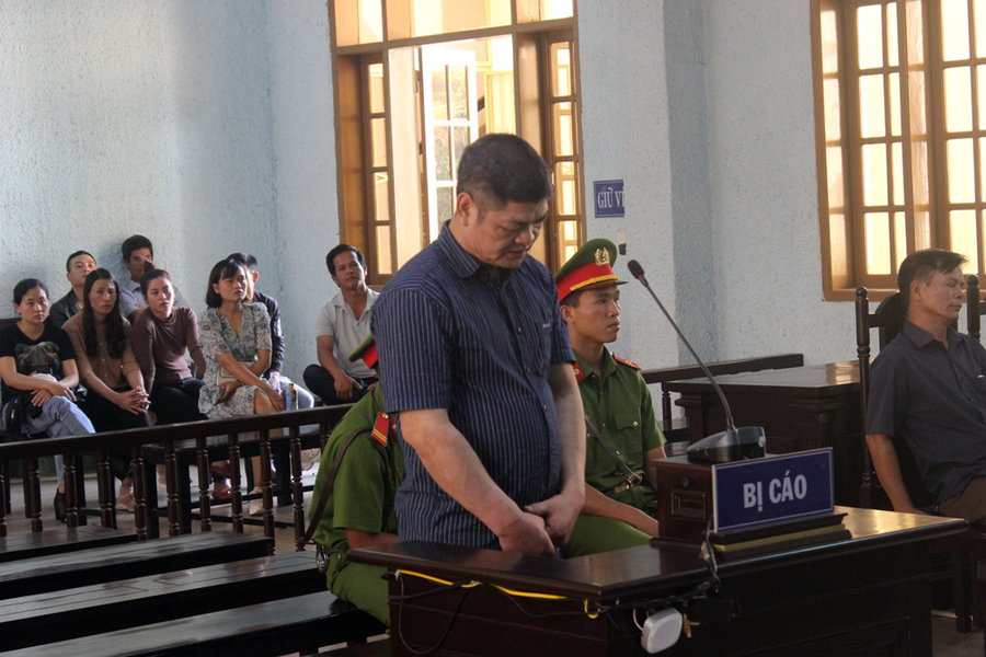 Vì mâu thuẫn trong làm ăn Hồng đã mang xăng đến đốt nhà chị Hà. Ảnh: Văn Ngọc 