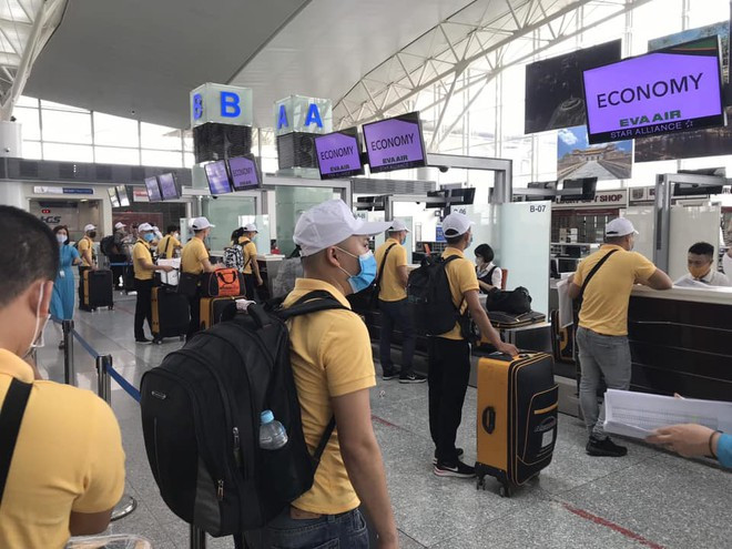 Lao động VN xuất cảnh sang Đài Loan làm việc sau dịch Covid-19 - Ảnh: H.Long