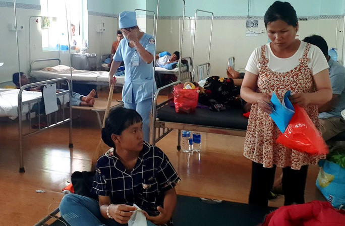 Có đến hàng chục người lớn và trẻ em nhập viện cấp cứu sau 2 tiệc (cưới và tân gia).