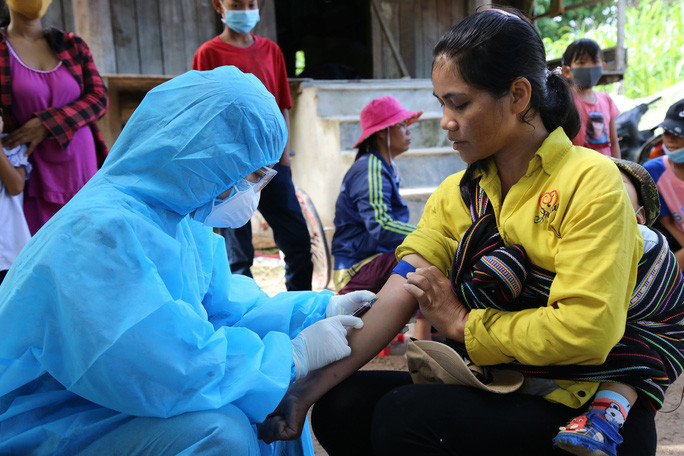 Lấy mẫu xét nghiệm bạch hầu trên địa bàn tỉnh Đắk Lắk