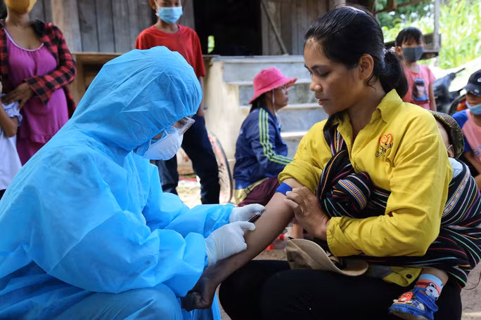 Lấy mẫu xét nghiệm bạch hầu trên địa bàn tỉnh Đắk Lắk