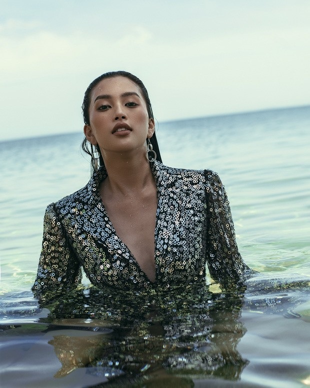  Mặc dù vậy, gương mặt sắc sảo nhưng vẫn mang nét Á Đông cùng thân hình quyến rũ vẫn giúp Tiểu Vy ngày càng thăng hạng trong lòng công chúng. Ảnh: Huỳnh Trí Nghĩa. 