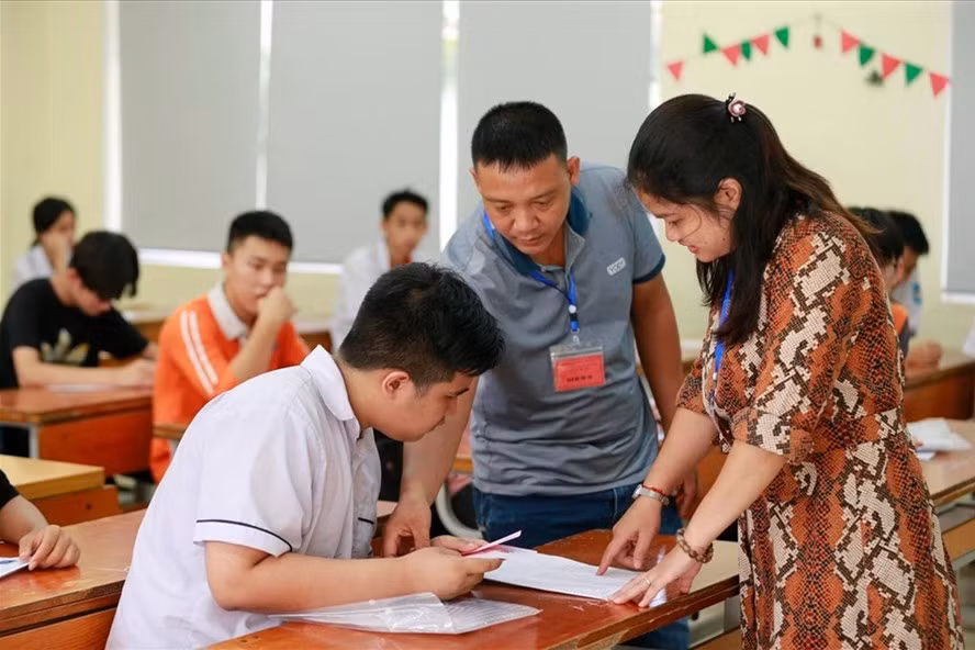 Thí sinh ở Hà Nội đã hoàn thành kỳ thi vào lớp 10 năm học 2020-2021. Ảnh: Hải Nguyễn