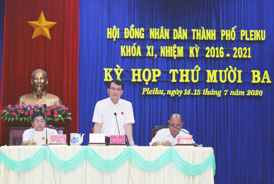 Ông Trịnh Duy Thuân-Ủy viên Ban Thường vụ Tỉnh ủy, Bí thư Thành ủy, Chủ tịch HĐND TP. Pleiku phát biểu tại kỳ họp. Ảnh: Ngọc Sang Ông Trịnh Duy Thuân-Ủy viên Ban Thường vụ Tỉnh ủy, Bí thư Thành ủy, Chủ tịch HĐND TP. Pleiku phát biểu tại kỳ họp. Ảnh: Ngọc Sang