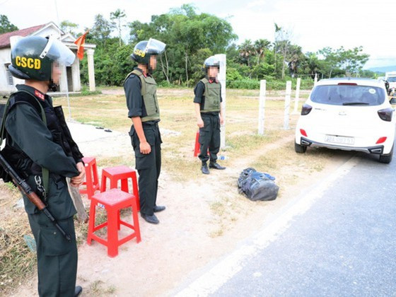 Lực lượng chức năng bảo vệ hiện trường. Ảnh Công an Hà Tĩnh Lực lượng chức năng bảo vệ hiện trường. Ảnh Công an Hà Tĩnh