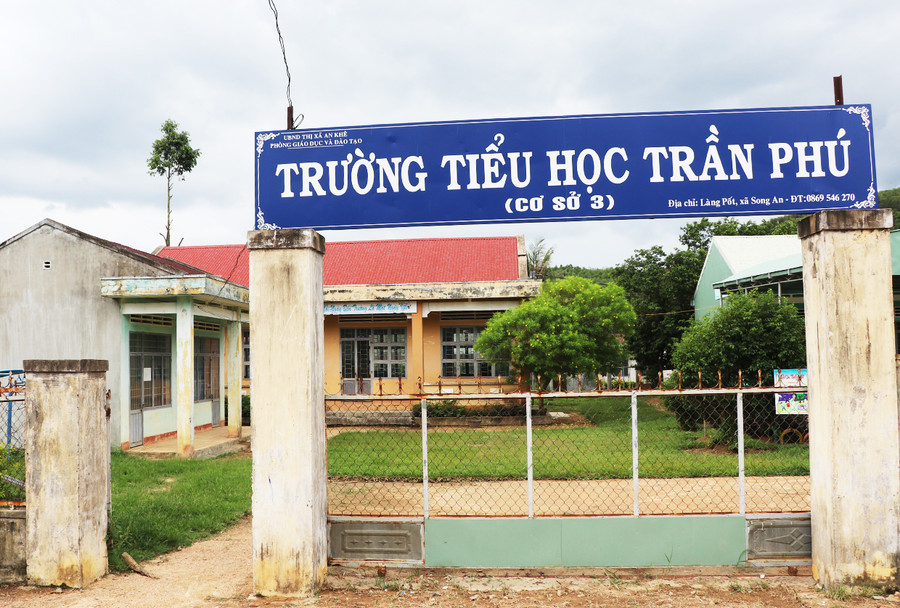 Điểm trường làng Pốt của Trường Tiểu học Trần Phú được giáo viên và người dân trong làng cùng bảo vệ trong hè. Ảnh: Ngọc Minh Điểm trường làng Pốt của Trường Tiểu học Trần Phú được giáo viên và người dân trong làng cùng bảo vệ trong hè. Ảnh: Ngọc Minh