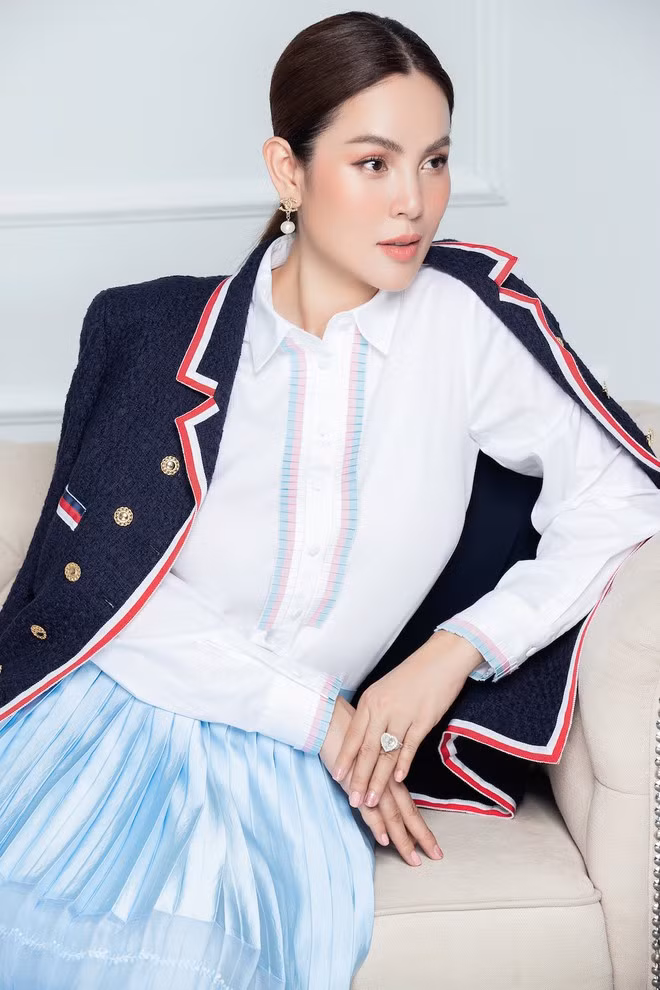 Dù vậy, Hoa hậu Quý bà Hòa bình Thế giới 2017 vẫn giữ tinh thần lạc quan, thường xuyên động viên người dân chống dịch. ẢNH: NVCC