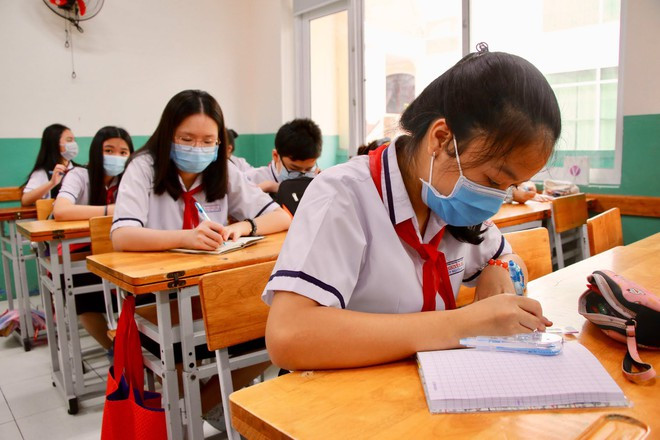 Luật Giáo dục 2019 quy định học sinh THCS được miễn học phí theo lộ trình - Ảnh: Khả Hòa
