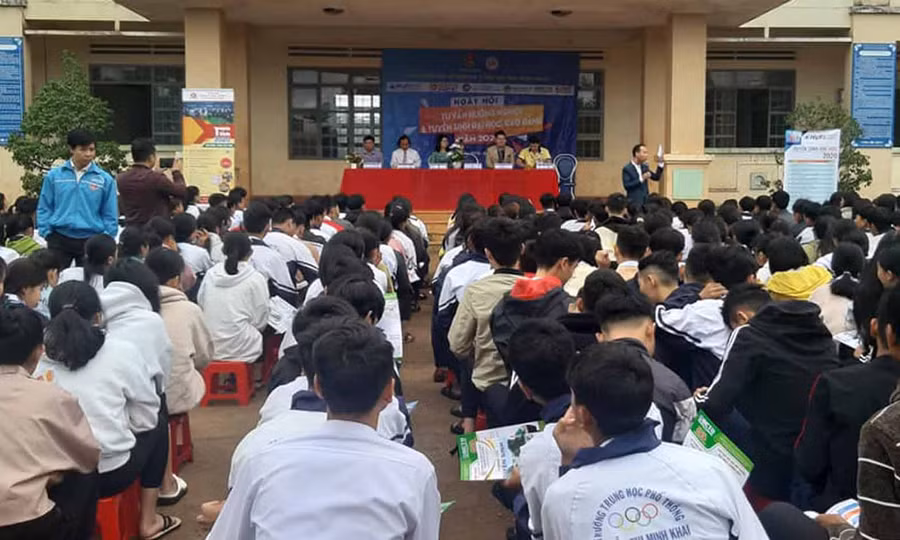 Quang cảnh buổi tư vấn. Ảnh: Hà Phương