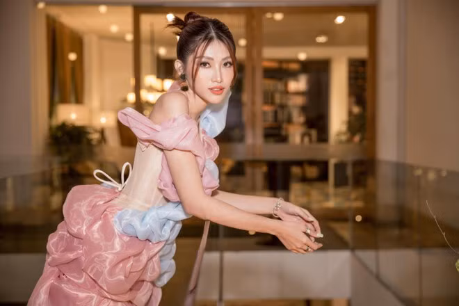 Chế Nguyễn Quỳnh Châu mong muốn hướng tới hình ảnh nghệ sĩ đa năng. Ảnh: ANDI NGUYỄN