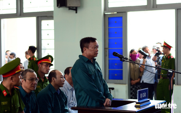 Bị cáo Trần Hoàng Khôi - nguyên phó chủ tịch UBND TP Phan Thiết tại tòa - Ảnh: ĐỨC TRONG