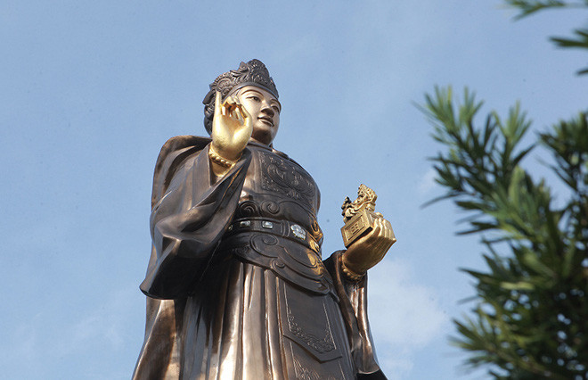 Hằng năm, nhân dân trong vùng kéo về mở hội truyền thống suốt 3 ngày (19,20,21 tháng 2 âm lịch) Hằng năm, nhân dân trong vùng kéo về mở hội truyền thống suốt 3 ngày (19,20,21 tháng 2 âm lịch)