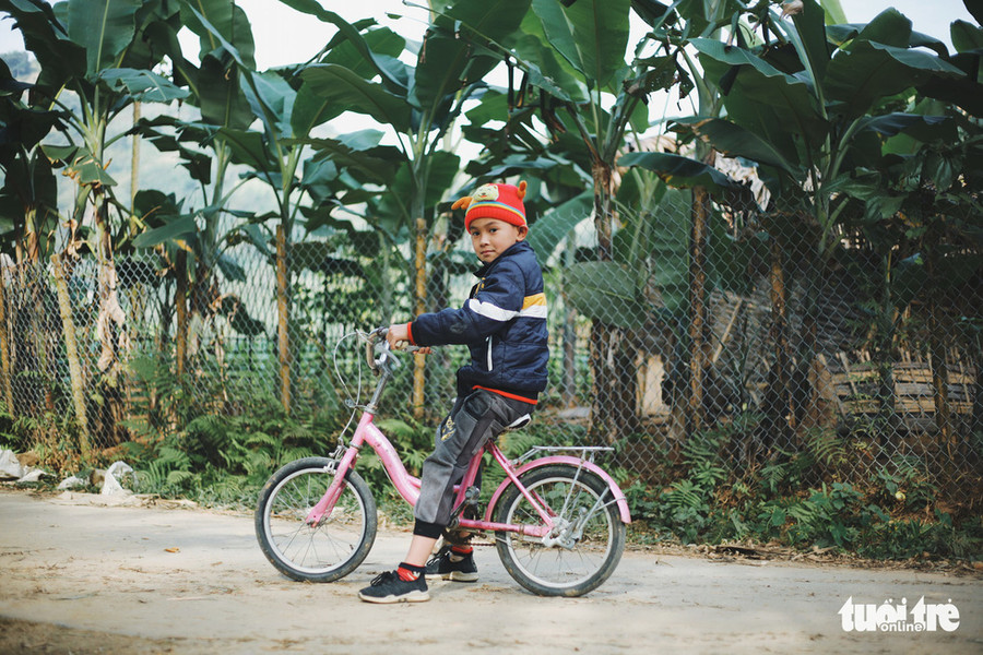 Một em bé ở bản Tông Cại - Ảnh: MAI THƯƠNG