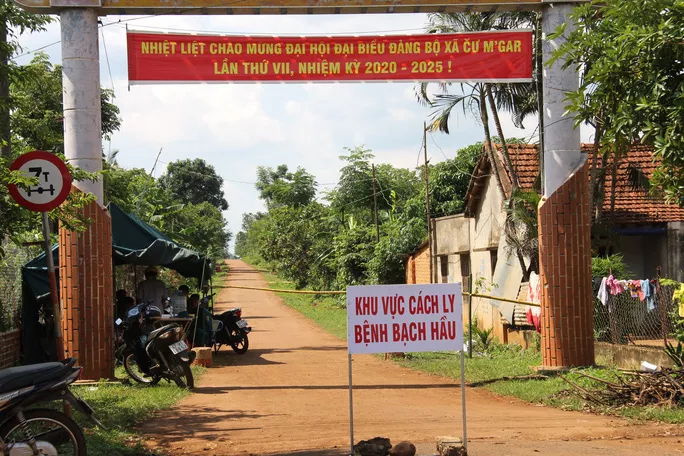 Đắk Lắk đang tổ chức cách ly hàng ngàn hộ dân tại 5 huyện để phòng chống bạch hầu Đắk Lắk đang tổ chức cách ly hàng ngàn hộ dân tại 5 huyện để phòng chống bạch hầu