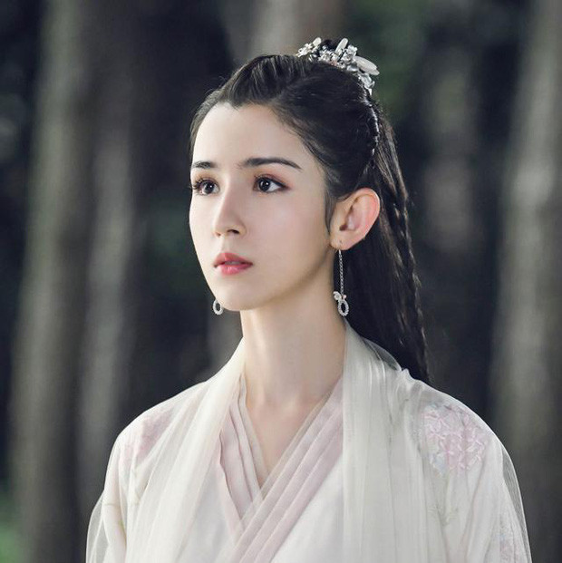 Nhan sắc xinh đẹp của Cáp Ni Khắc Tư thu hút sự quan tâm của khán giả theo dõi bộ phim 