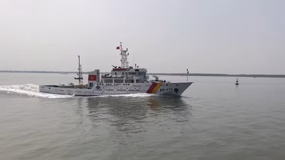 Một tàu kiểm ngư thuộc lớp KN-750 của Việt Nam thử nghiệm trên biển - Ảnh chụp màn hình