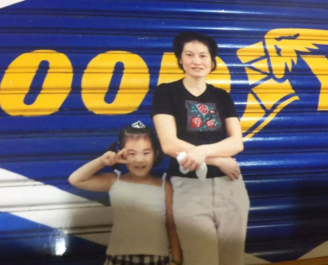 Ảnh kỷ niệm của Bội Dư và mẹ ruột  Ảnh kỷ niệm của Bội Dư và mẹ ruột