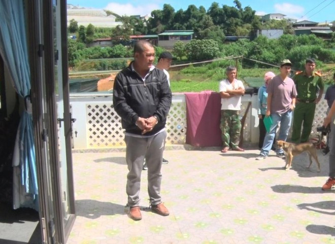 Đoàn tại nhà ông S khi dựng hiện trường ẢNH: G.B