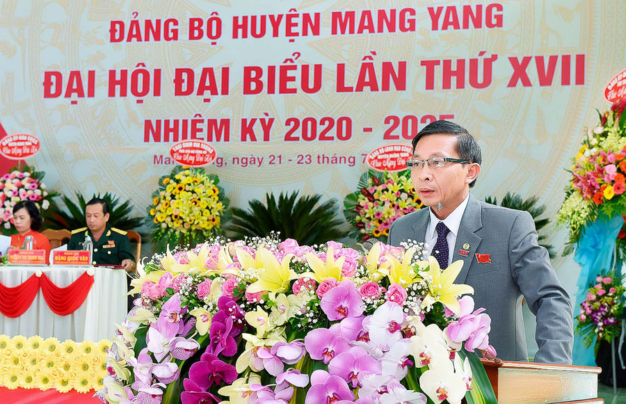 Bí thư Tỉnh ủy, Bí thư Huyện ủy Mang Yang Huỳnh Thế Mạnh phát biểu tại Đ5i hội. Ảnh: Đức Thụy