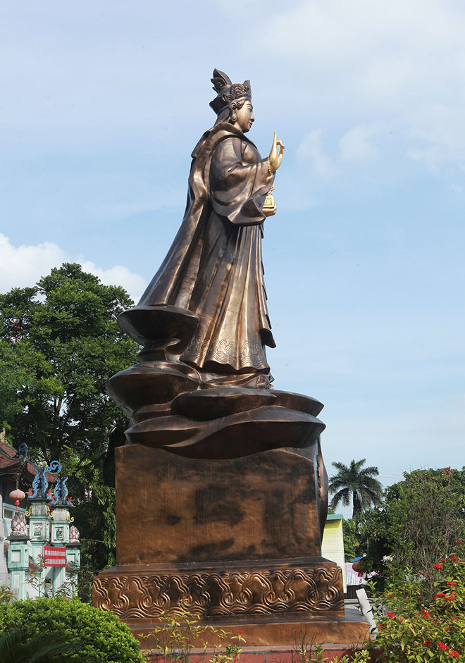 Đền Hoàng thái thái hậu Ỷ Lan với lối kiến trúc mang đậm dấu ấn văn hoá nhà Lý, vừa mang ý nghĩa lịch sử sâu sắc lại vừa mang giá trị nghệ thuật cao. Đền Hoàng thái thái hậu Ỷ Lan với lối kiến trúc mang đậm dấu ấn văn hoá nhà Lý, vừa mang ý nghĩa lịch sử sâu sắc lại vừa mang giá trị nghệ thuật cao.