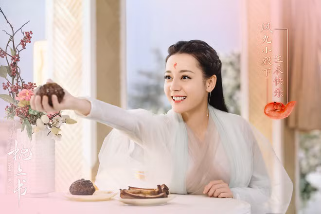 Khi điểm danh mỹ nhân phim cổ trang đầu năm 2020 xinh đẹp không thể không nhắc đến Địch Lệ Nhiệt Ba. Sau 2 năm vắng bóng, mỹ nhân Tân Cương tái xuất trong phim cổ trang 