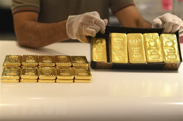  Vàng được bày bán tại một cửa hàng vàng ở Dubai, UAE. (Ảnh: AFP/TTXVN)