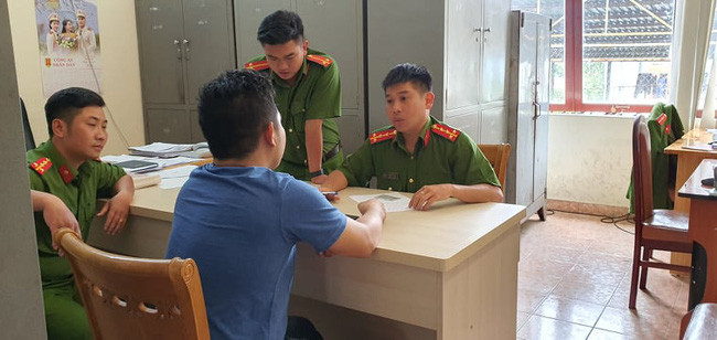 Đối tượng Sơn được mời lên làm việc tại cơ quan công an.