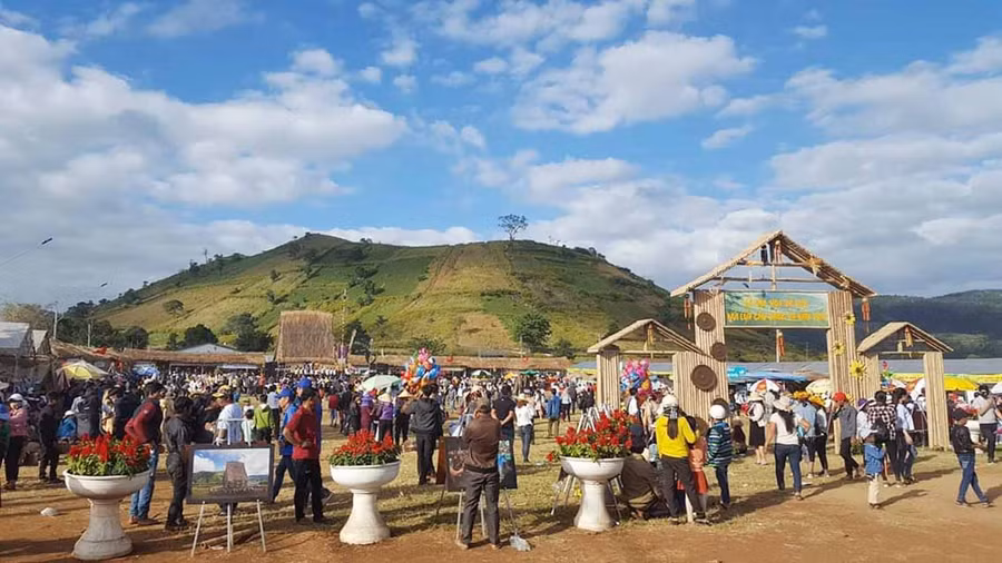 Quang cảnh lễ hội Hoa Dã quỳ-Núi lửa Chư Đang Ya năm 2018. Ảnh: Hà Phương