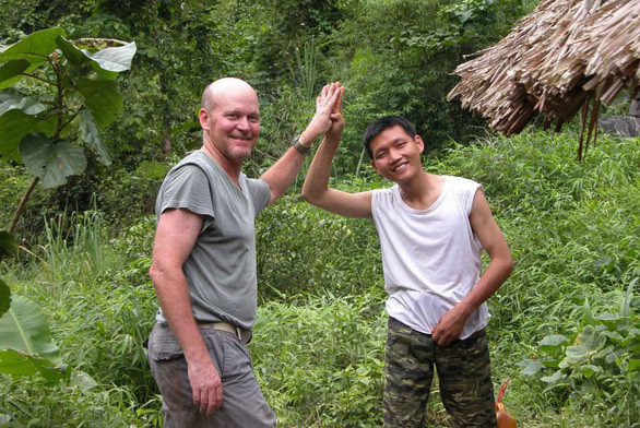 GS Herbert Covert và học trò Lê Khắc Quyết trong một chuyến thực địa ở Tây Bắc - Ảnh: NVCC