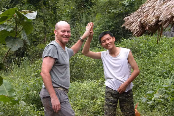 GS Herbert Covert và học trò Lê Khắc Quyết trong một chuyến thực địa ở Tây Bắc - Ảnh: NVCC