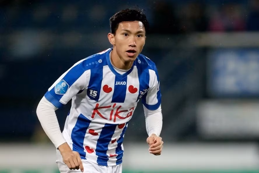 Đoàn Văn Hậu sáng cửa ở lại SC Heerenveen mùa 2020/2021. Ảnh: Getty.