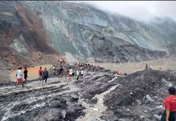  Hiện trường vụ lở đất ở Myanmar - Ảnh: Nhân dân nhật báo