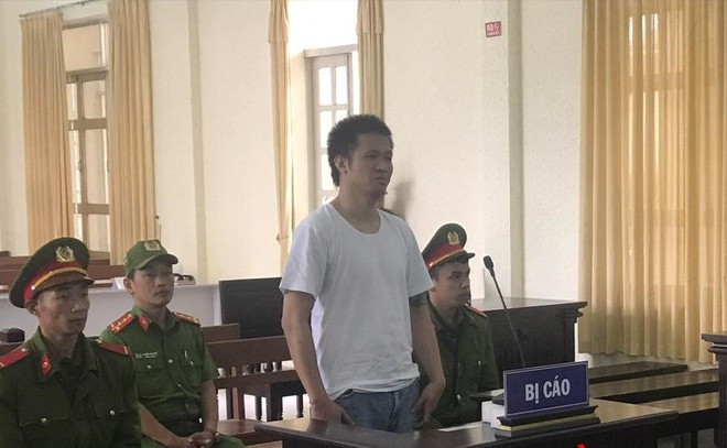 Bị cáo Vượng tại phiên tòa sơ thẩm sáng 7.7.2020. Ảnh: LÂM VIÊN