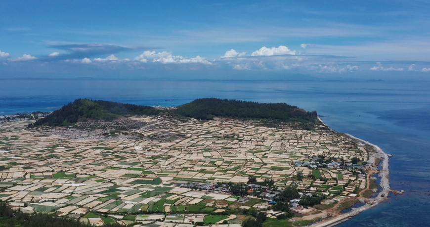 Đảo Lý Sơn là một trong những điểm du lịch biển tuyệt vời ở dải đất miền Trung, là huyện đảo duy nhất của tỉnh Quảng Ngãi. (Ảnh: Tùng Lâm/Vietnam+)