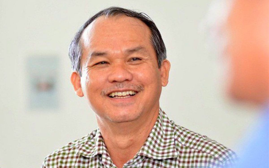 Bầu Đức ăn sáng và trò chuyện cùng đối tác tại Khách sạn HAGL sáng 7/7. Ảnh: Đức Thịnh.