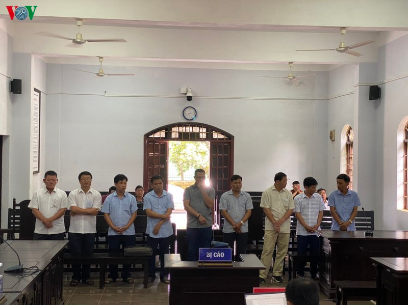 Xét xử 9 bị cáo nguyên là lãnh đạo của huyện Tuy Đức, Đăk Nông cấp đất trái quy định pháp luật.